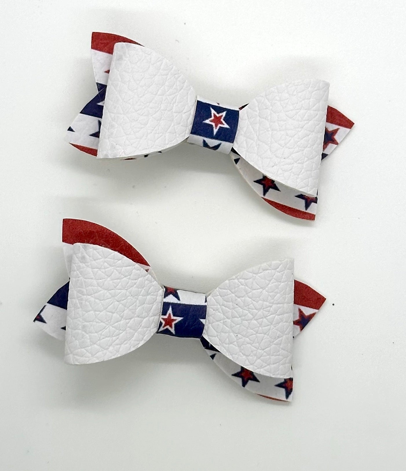 White on stars and stripes 2pcs mini bows