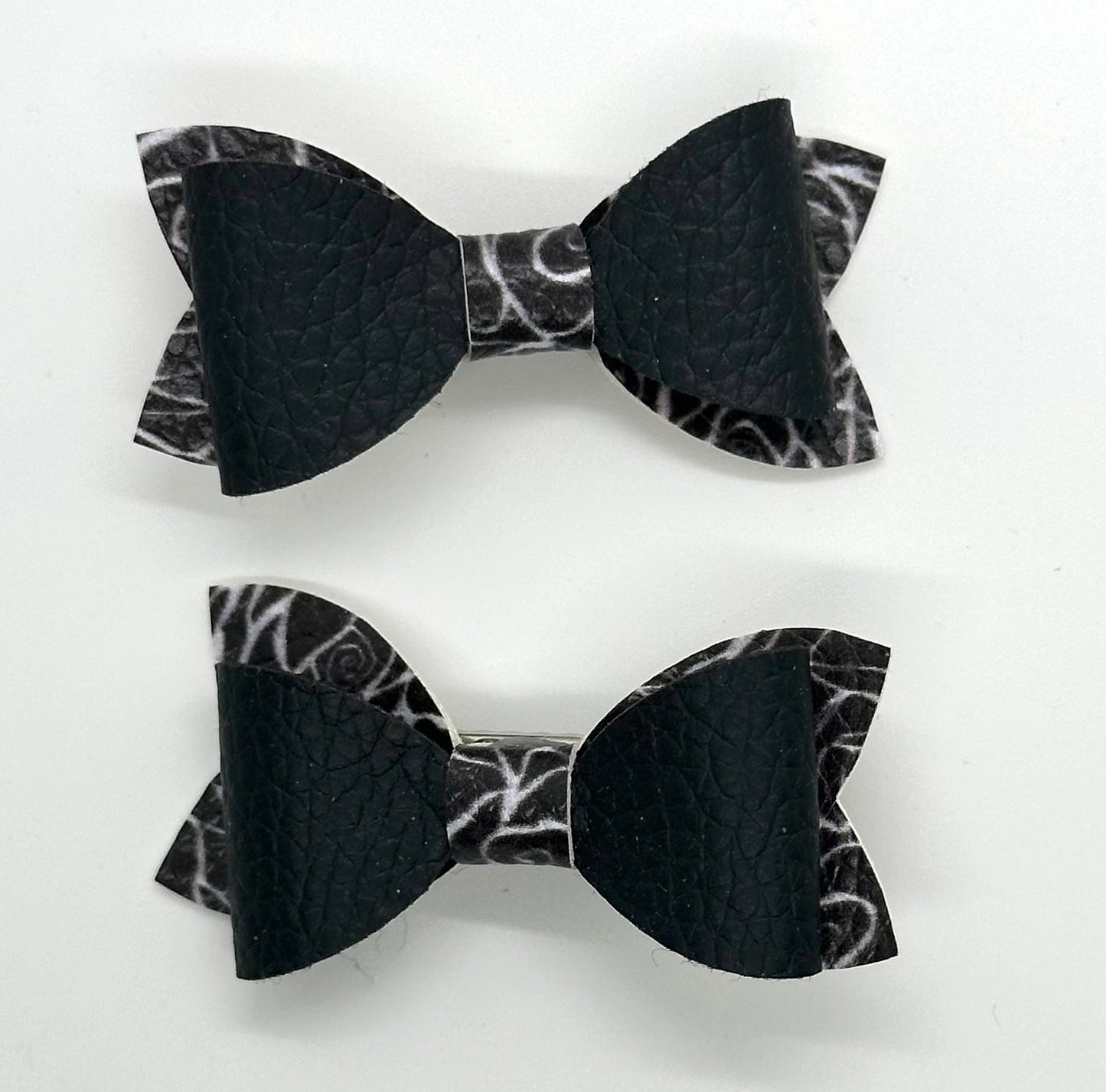 Abstract black and white floral 2pcs mini bows