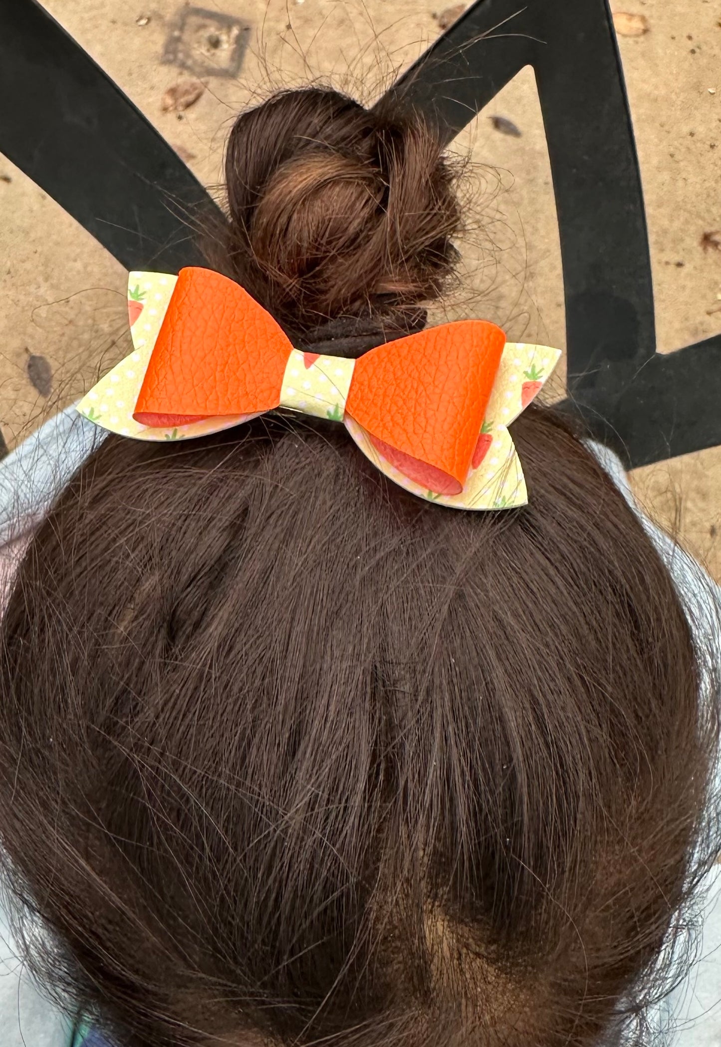Happy carrot bow