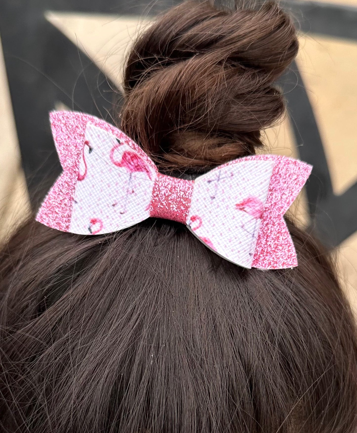 Flamingos on pink glitter bow