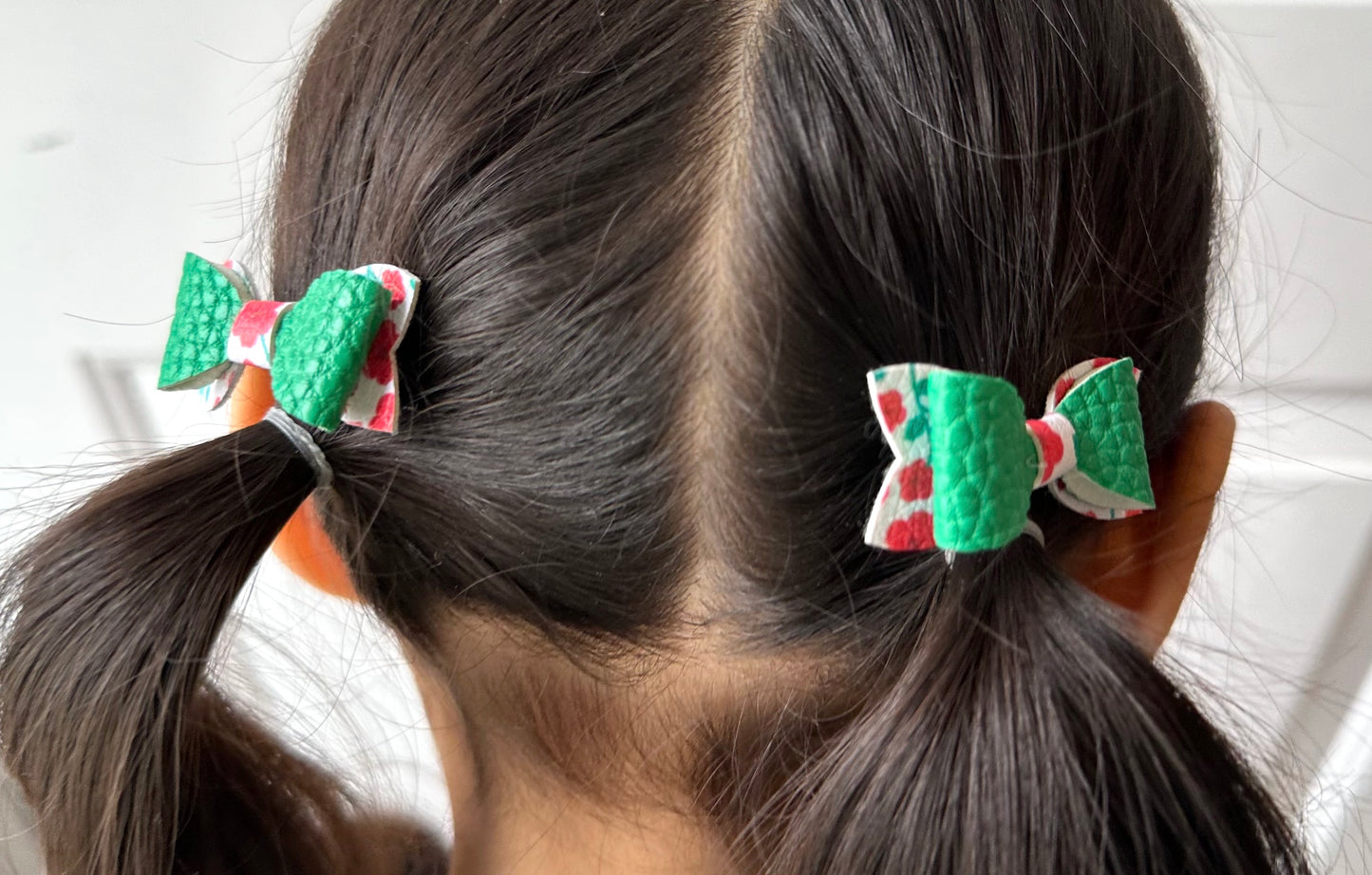 Green on Red floral back 2 pcs mini bows