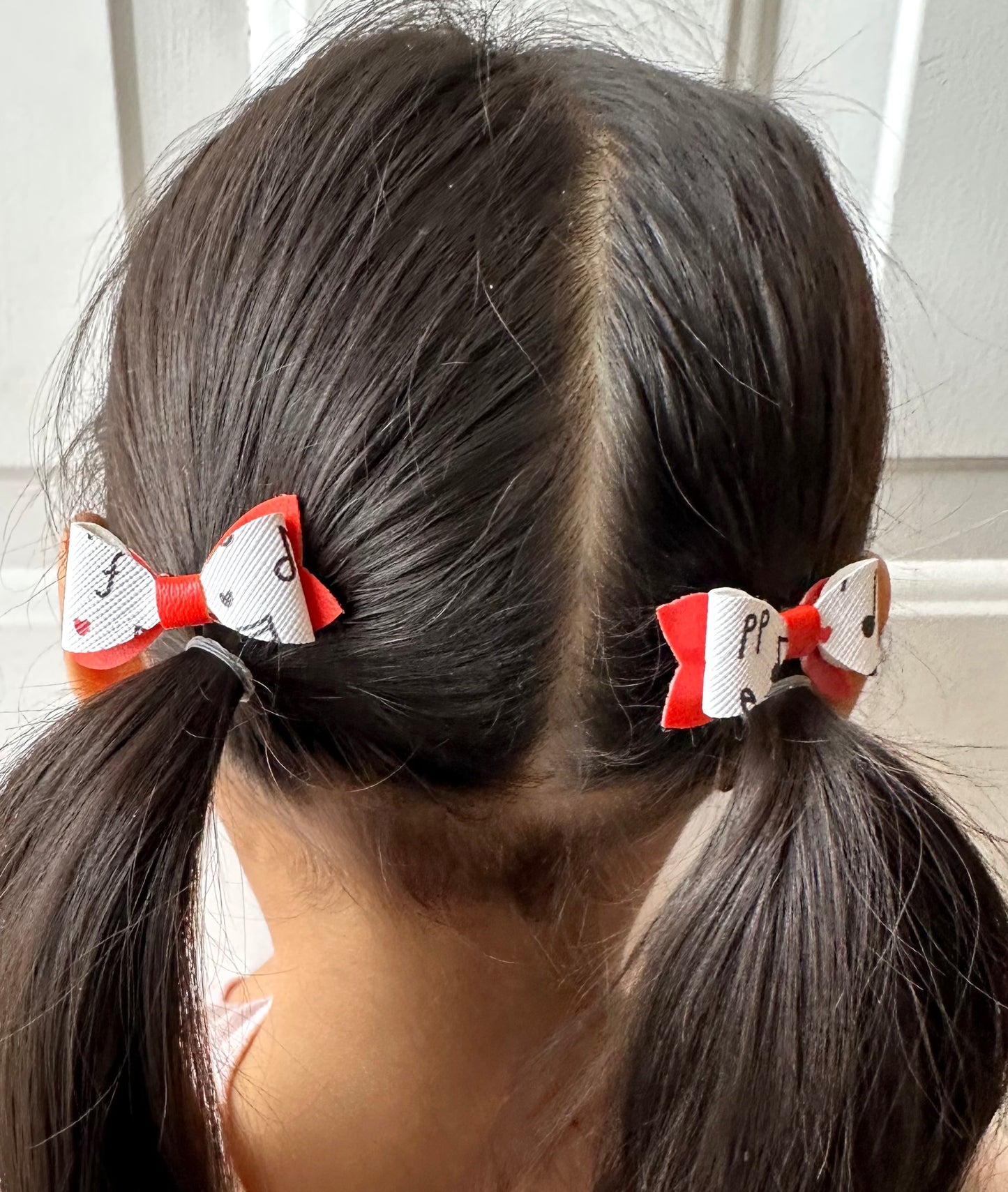 Red, black and white musical note 2pcs mini bows