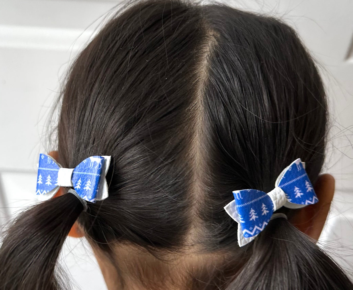 Blue and white winter 2pcs mini bows